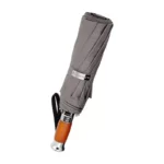 Très joli parapluie de golf pliant gris de qualité certaine.