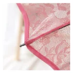 Jolie parapluie cloche rose à motif dentelle, belle finition.