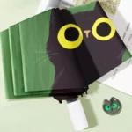 Très joli parapluie vert automatique à tête de chat noir.
