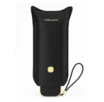 Étui noir chic avec logo doré, parfait pour transporter un parapluie de poche.