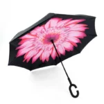 Parapluie inversé motif fleur rose vif, poignée en C ergonomique. Double toile anti-UV