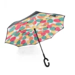 Parapluie inversé motifs feuilles multicolores, poignée en C. Double toile anti-UV.