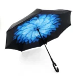 Parapluie inversé avec motif fleur bleue éclatante, poignée en C confortable, double toile anti-UV
