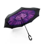 Parapluie inversé motif fleur violette intense, poignée en C pratique.