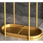 C'est un beau porte-parapluie en métal doré avec son bac amovible en bas !