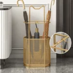 C'est un très beau porte-parapluie en métal doré pouvant recevoir 6 parapluies !