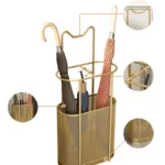 C'est un beau porte-parapluie de belle capicité en métal doré !