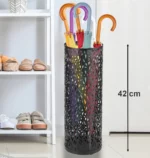 Joli porte-parapluie cylindrique blanc de 15 cm de diamètre et 42 cm de haut pour y mettre 5 parapluies droits.