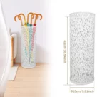 C'est un très beau porte-parapluie cylindrique blanc de 15 cm de diamètre et 42 cm de haut.