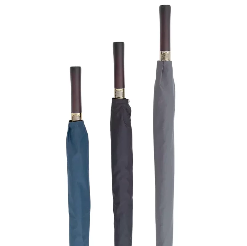 Vue technique : parapluie de golf 132 cm, manche bois, 8 baleines solides, design haut de gamme pour homme élégant.