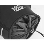 Zoom sur la finition Kemi Moto : manchons étanches avec cordon de serrage, bandes réfléchissantes et isolation thermique.