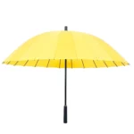 Parapluie droit jaune soleil, structure renforcée, 24 baleines solides. Finition élégante et poignée ergonomique pour un confort parfait.