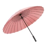 Parapluie rose raffiné et féminin, modèle droit de 24 baleines et anti-retournement. Large diamètre, mât noire élégante et toile imperméable pour un style doux sous la pluie.