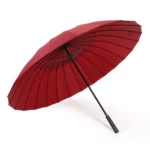 Parapluie rouge foncé au design raffiné. Structure renforcée, ouverture fluide et poignée confortable pour affronter le vent avec style.