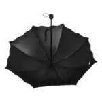 Parapluie manuel blanc avec petites fleurs. Chic et protecteur, parfait pour le printemps. Accessoire de mode et de pluie. il est bien anti-UV