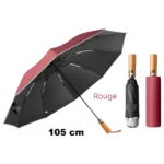 Parapluie inversé automatique noir et rouge ouvert avec poignée bois, deux modèles compacts fermés rouge et noir posés à côté.