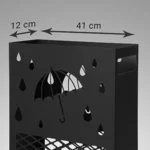 Vue des dimensions : profondeur 12 cm, hauteur 41 cm. Format compact et stable, parfait pour couloir ou entrée, design ajouré pluie et parapluie en métal noir.