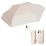 Parapluie beige pastel ultra compact avec étui assorti. Léger, pratique et élégant pour le quotidien. Couleur beige douce et minimaliste.