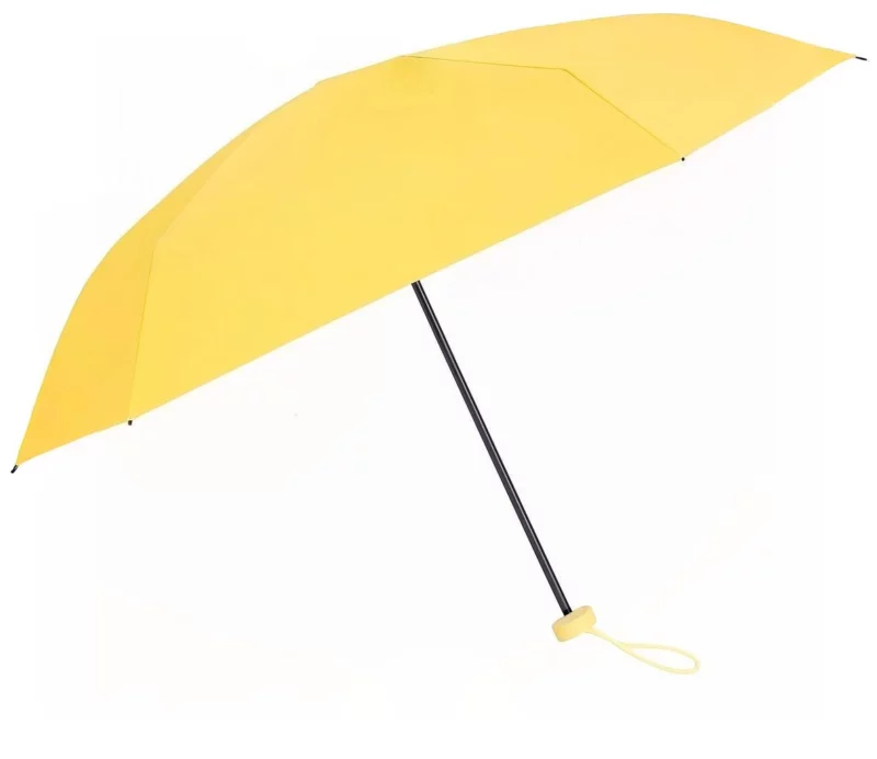 Parapluie jaune vif léger et robuste, conçu pour affronter la pluie avec style. Format compact, finition soignée et tenue confortable pour un usage facile.