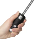 Poignée noire de parapluie avec bouton LED. Prise en main ergonomique, ouverture facile, lampe intégrée idéale pour la nuit.