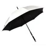 Parapluie canne blanc et noir bicolore, design luxueux. Style chic et protection optimale contre la pluie avec finition haut de gamme.