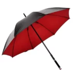 Parapluie canne ouvert noir et rouge, double ton raffiné. Design moderne, grande envergure et poignée ergonomique antidérapante.