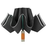 Parapluie noir format de luxe automatique, design magnifique, pommeau bois de qualité.
