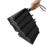 Parapluie noir automatique avec pommeau bois. Modèle luxe anti-vent, élégant et pratique.