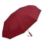 Parapluie rouge bordeaux de luxe, large coupole de 106 cm de diamètre ouvert avec son pommeau en bois. Modèle élégant et robuste pour pluie et vent.