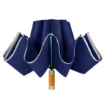 Parapluie bleu marine à ouverture automatique, finition premium. Format large et design éleégant.