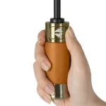 Pommeau bois premium du parapluie luxe automatique, finition dorée. Prise en main ergonomique et élégante.