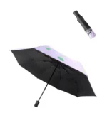 Parapluie violet automatique bien ouvert. Protection solaire triple couche et tissu imperméable durable. Format pliant facile à ranger.