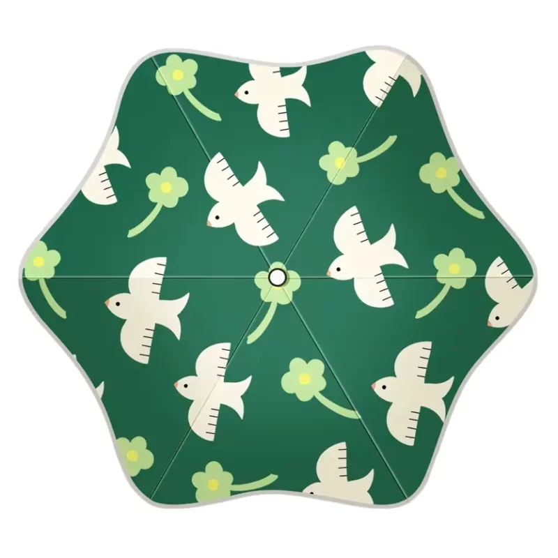 Parapluie vert à motifs oiseaux et fleurs. Frais, solide et joyeux, idéal pour les enfants.