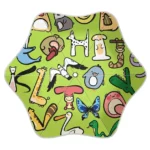Parapluie enfant vert clair à motifs animaux et lettres. Coloré, amusant et résistant. Idéal pour apprendre en s’amusant !