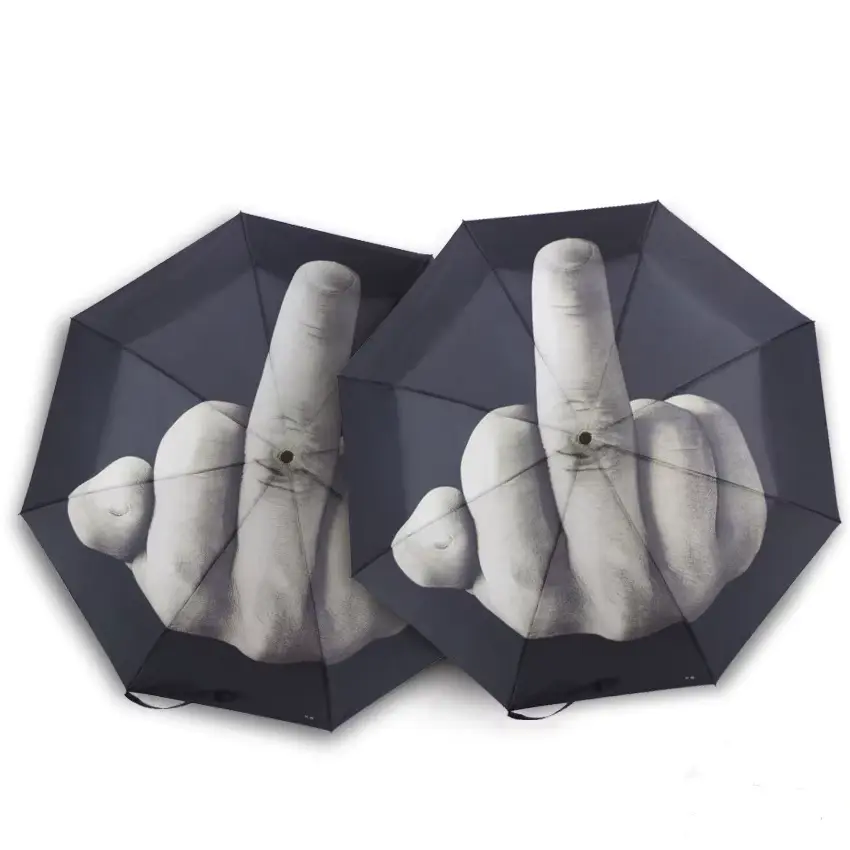 Deux parapluies noirs imprimés doigt d’honneur. Design insolent, couverture large, parfait pour offrir ou partager. Un manuel et un automatique.