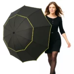 Parapluie XXL résistant avec bordures jaunes, élégant et pratique, parfait pour une protection stylée et efficace contre la pluie.