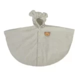 Poncho enfant beige en plastique avec capuche oreille ours, patch déco ours. Idéal pluie, style mignon et pratique.