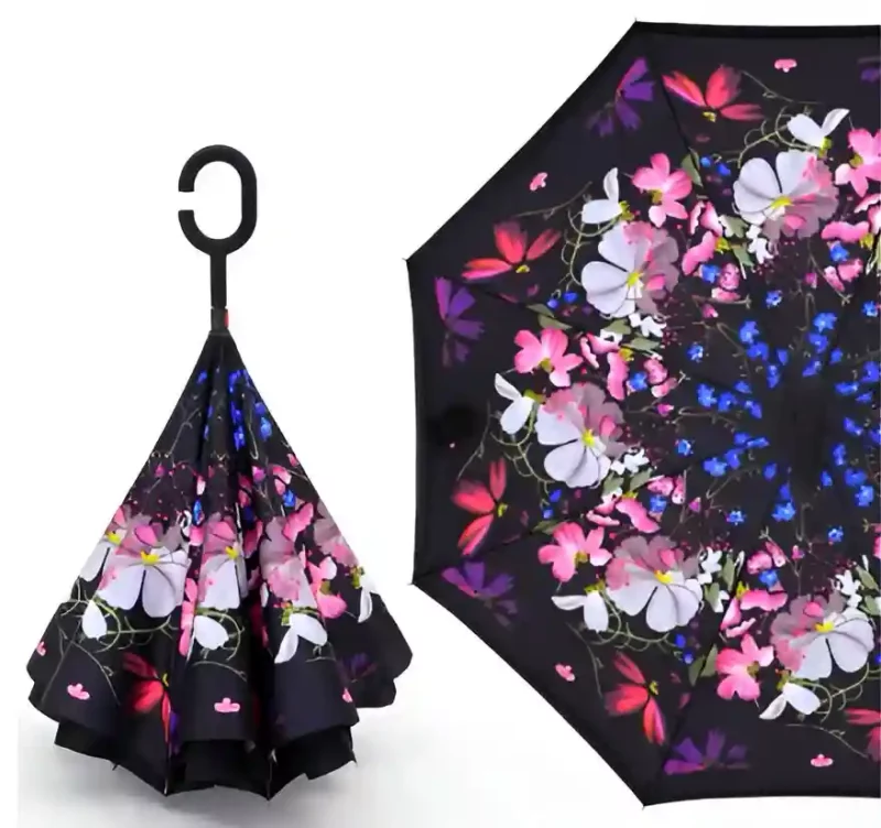Parapluie inversé noir avec poignée en C. Motif fleurs et papillons élégant sous la toile. Protection pluie moderne, esthétique et fonctionnelle.