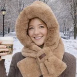 Capuche pilou-pilou marron pour femme, écharpe intégrée très chaude, parfaite pour les promenades hivernales et le froid intense.