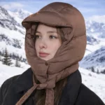 Capuche doudoune chocolat chaude hiver. Garde la tête au sec et au chaud. Parfaite ski et neige. Confort, style et isolation contre le vent