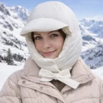 Capuche doudoune blanche chaude. Protection visage, tête et cou. Style chic pour ski, neige et balade. Légère, douce, coupe anti-froid