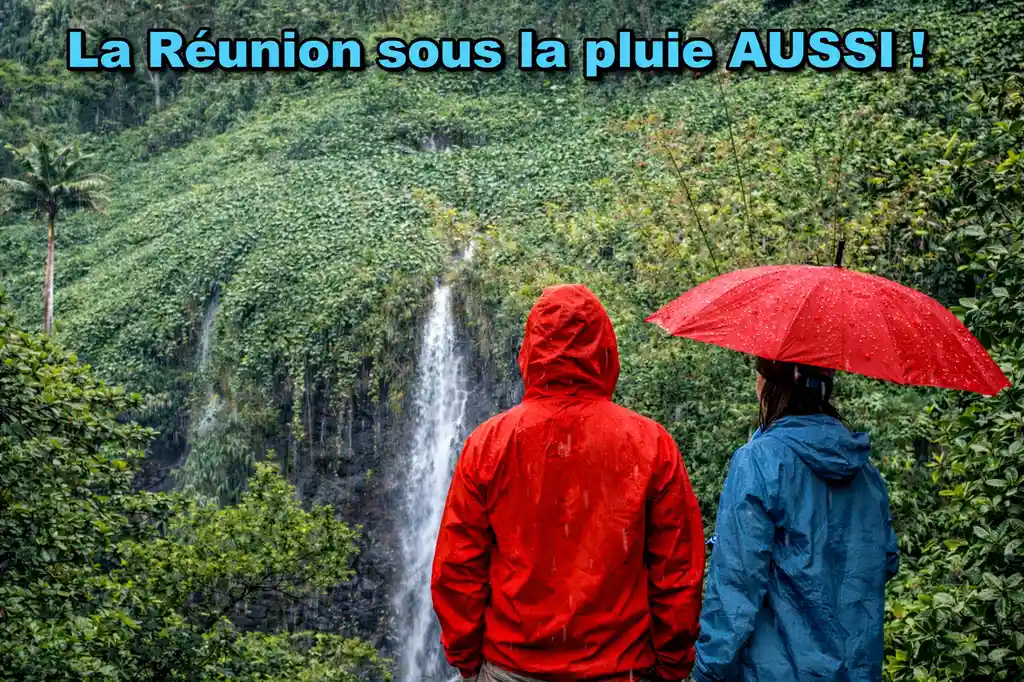 Vacances sous la pluie à la Réunion avec son poncho de pluie et sous un parapluie ! Ya aussi de la pluie à la réunion, il faut donc un parapluie.